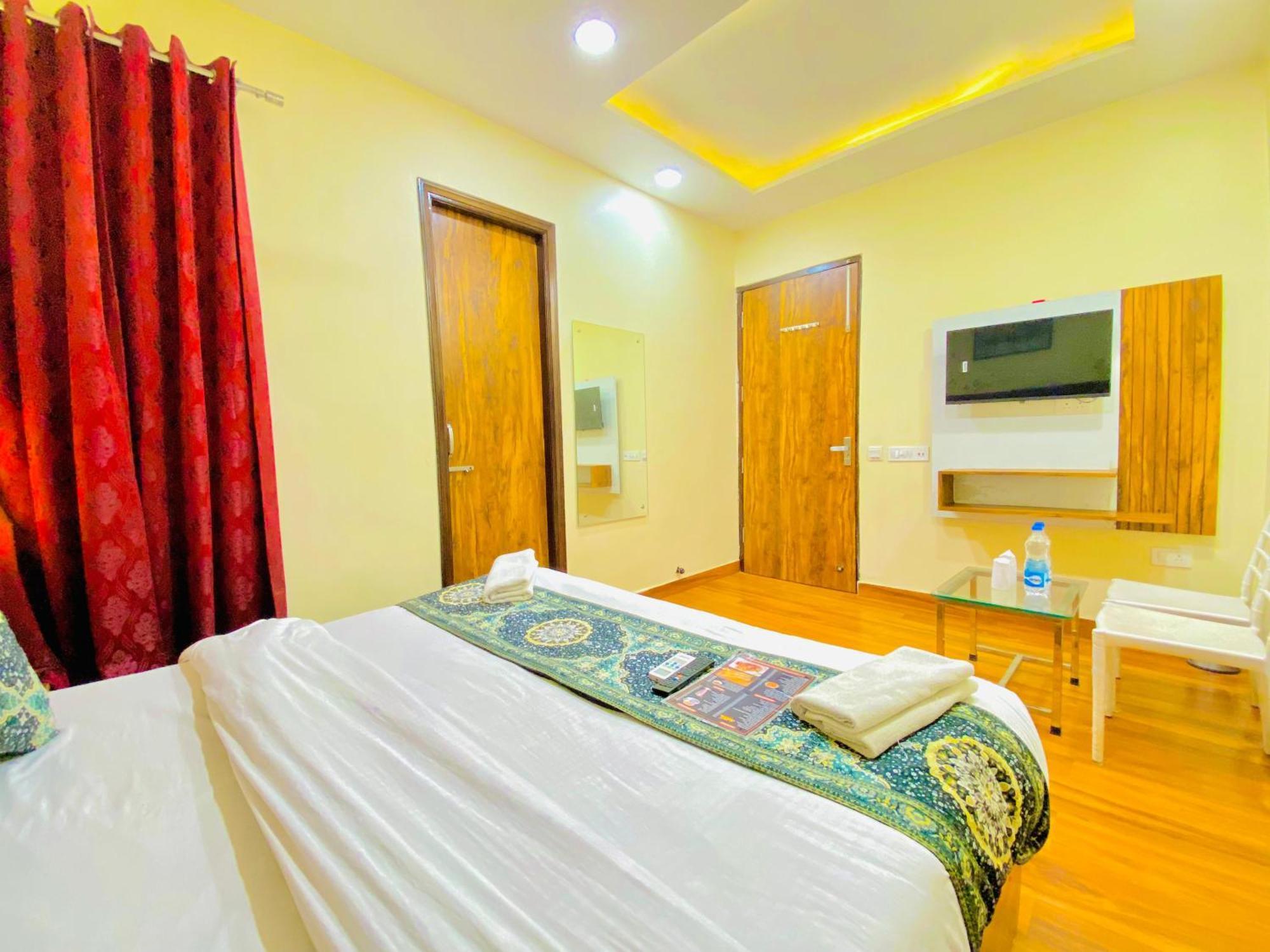 Hotel Holiday First 300 Meter From Golden Temple Амрітсар Екстер'єр фото