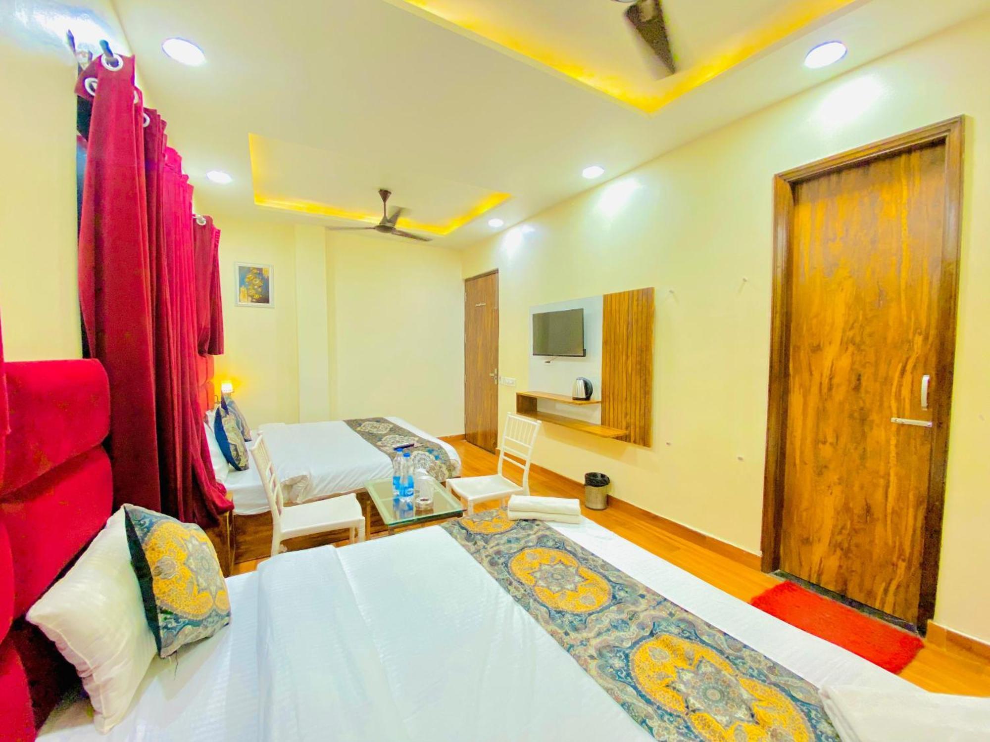 Hotel Holiday First 300 Meter From Golden Temple Амрітсар Екстер'єр фото